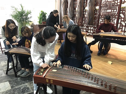 90足球比分app
留学生走进民族艺术教育学校2.jpg